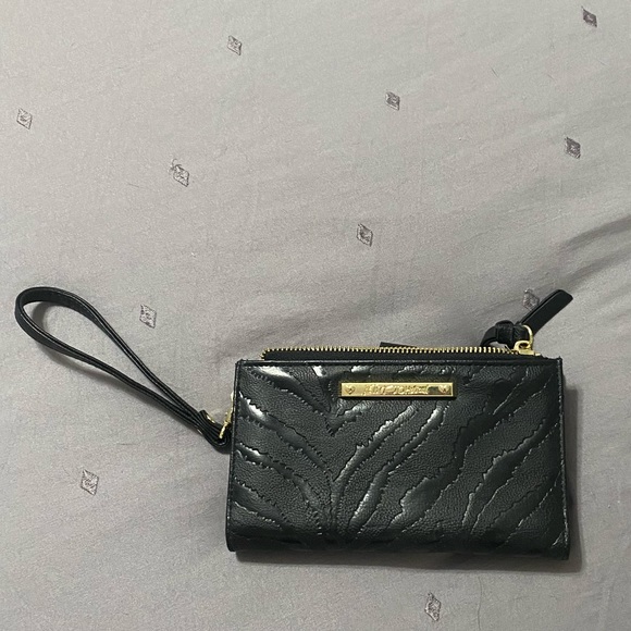 Betsey Johnson Handbags - Betsey Johnson wristlet in EUC. Holds cellphone.